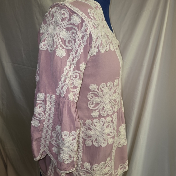 Elegant Embroidered Women's Blouse in Blush Pink - Picture 3 of 8